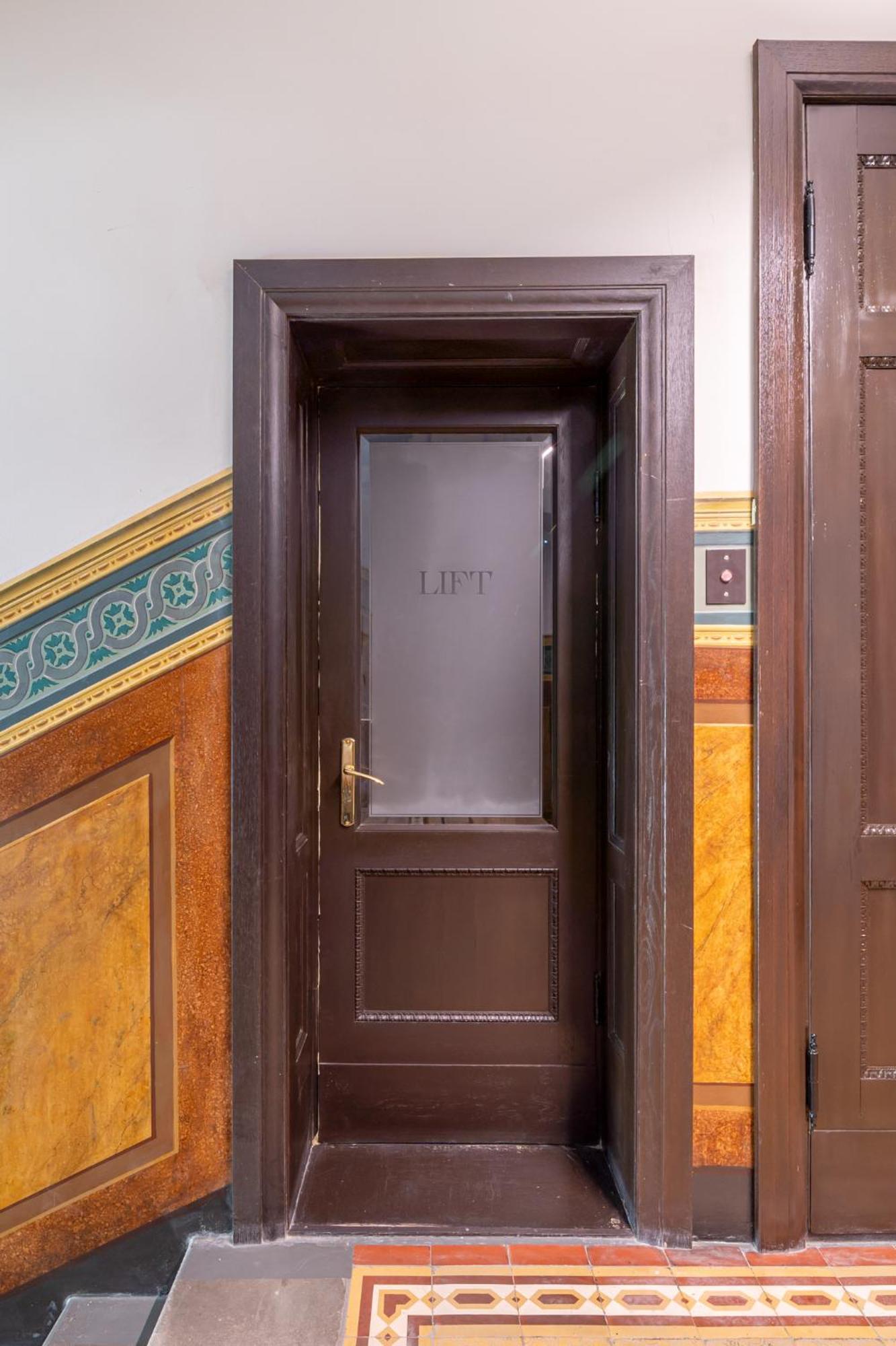 Prestigious Former Library Apartment - Perfect Location ريغا المظهر الخارجي الصورة